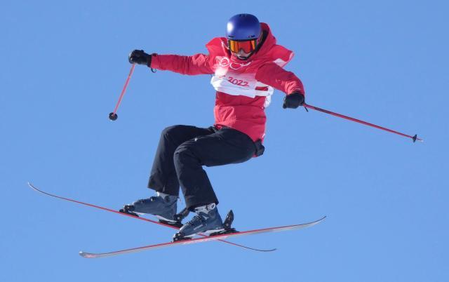 足球世界杯官网-谷爱凌云顶首秀晋级决赛 保留难度赛后淡定吃“饼”