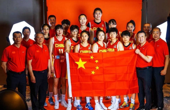 足球世界杯官网-收官战！中国女篮VS巴西，央视换于嘉，李月汝韩旭为何不及预期|后卫|巴西女篮|世预赛|王思雨_新浪体育_新浪新闻